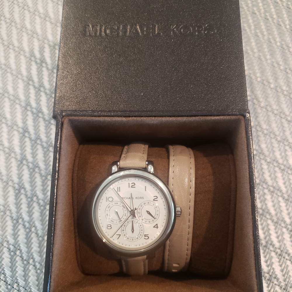 Michael kors wrapping wristlet watch